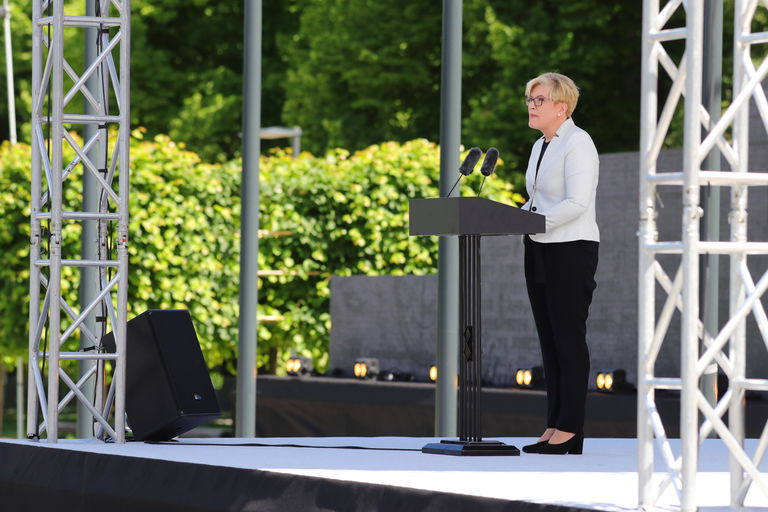 Ministrė Pirmininkė I. Šimonytė: „Galime tik pasvajoti, kaip atrodytų mūsų šalis šiandien, kokia būtų Lietuva, jei ne išorinė agresija“
(2021 m. birželio 14 d.)
