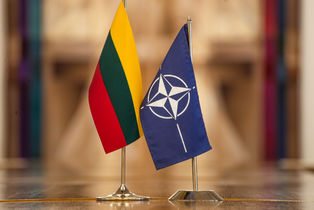 Buvęs NATO generalinis sekretorius lordas Robertsonas iš Port Elleno kreipiasi į Lietuvos Seimą