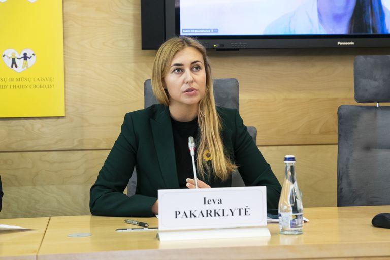 Seimo narės I. Pakarklytės pranešimas: „Siūloma drausti viešuosiuose pirkimuose dalyvauti verslams, kurie vykdo veiklą Rusijoje“
